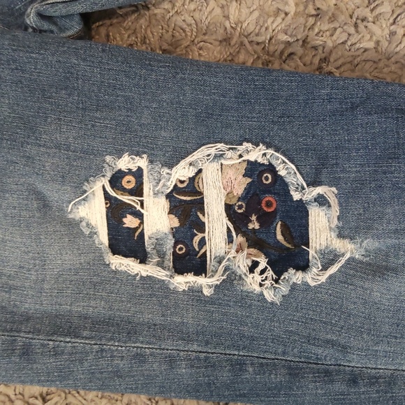 Silver Jeans Avery High Rise Slim Leg Jeans - Picture 5 of 10